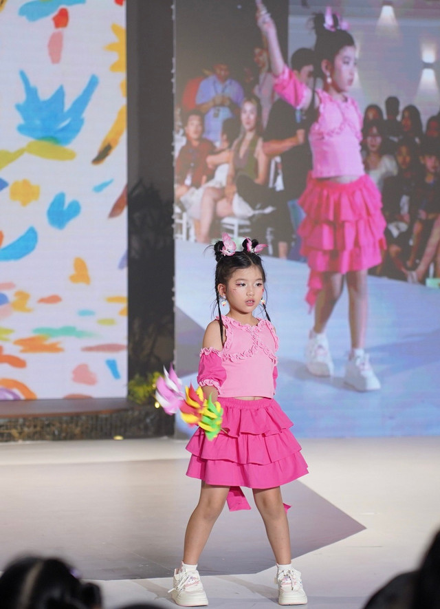 Home Is My Runway mang đến những thiết kế thun cotton 100%, co giãn thoải mái và linh hoạt, giúp bé thoải mái vận động và tự do thể hiện bản thân dù ở nhà, ở trường hay trong những buổi dạo chơi. Ảnh: BTC thoi-trang-7.jpg