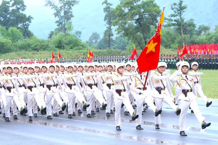 Mặc dù điều kiện thời tiết khắc nghiệt mưa, nắng thất thường nhưng luôn phát huy tốt tinh thần trách nhiệm, không ngừng nỗ lực hoàn thành tốt nhiệm vụ được giao.