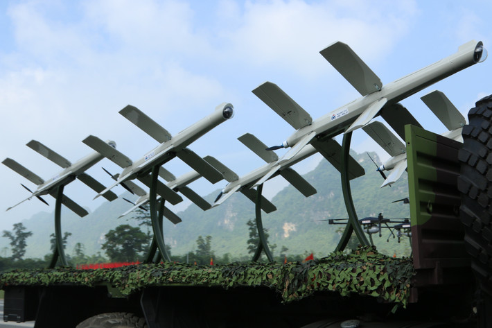 Cận cảnh mẫu UAV chiến đấu tham gia diễu binh, diễu hành.