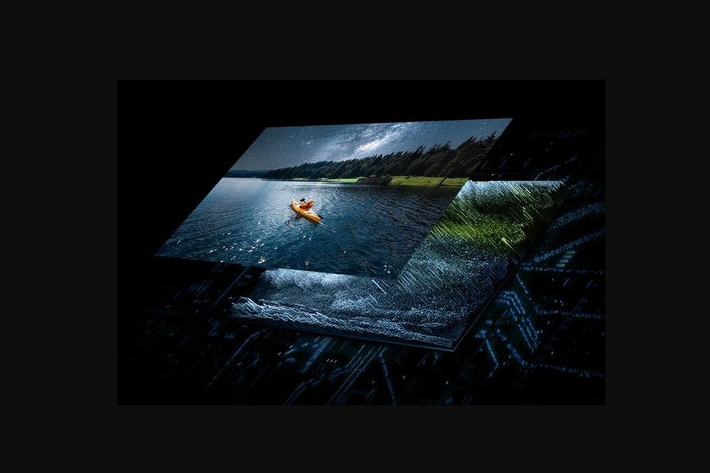 Tần số quét 240Hz cùng công nghệ HDR Remastering Pro giúp từng pha bóng mượt mà, màu sắc sân cỏ sống động như thật.