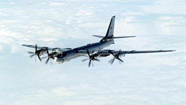 Theo thời gian, Tu-95 đã trải qua nhiều lần nâng cấp để đối phó với các mối đe dọa mới và bắt kịp những tiến bộ về mặt công nghệ. Phiên bản mới nhất Tu-95MS tiếp tục định hướng này, kết hợp động cơ, hệ thống điện tử hàng không và hệ thống vũ khí tiên tiến mới và tầm hoạt động xa hơn