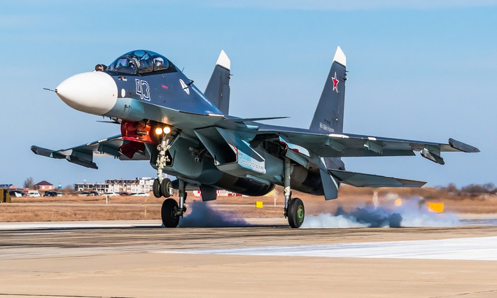 Ngoài 7 tổn thất không thể cứu vãn, Trung đoàn 43 còn có hai chiếc Su-30SM bị hư hại nghiêm trọng, một trong vụ tập kích Saki 2022, chiếc còn lại trong vụ tấn công bằng UAV tầm xa UJ-26 Bober ngày 1/7/2025. Những thiệt hại này tiếp tục làm suy giảm năng lực tác chiến của đơn vị.