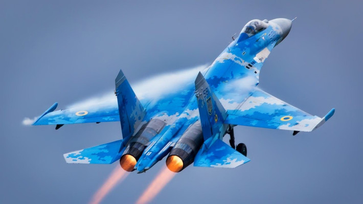 Những hành động liên tiếp từ trên không, kết hợp cả tiêm kích và UAV, cho thấy Ukraine đang tăng cường áp dụng chiến thuật “đánh từ xa - đánh chính xác”, vừa gây thiệt hại cho đối phương, vừa giảm rủi ro cho lực lượng của mình. Cuộc tập kích Su-27 tại Pokrovsk là minh chứng mới nhất cho hiệu quả của chiến lược này trong việc bảo vệ lãnh thổ và duy trì thế chủ động trên chiến trường.
