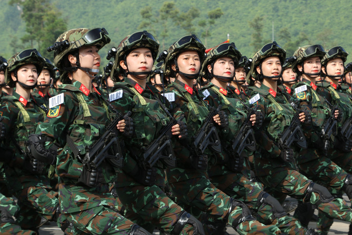 Lễ diễu binh kỷ niệm 80 năm Quốc khánh lần này sẽ có quy mô lớn nhất từ trước đến nay với đầy đủ các thành phần: Khối đi bộ, khối cơ giới, khối không quân trên bầu trời và đặc biệt là khối hải quân trên biển với tàu ngầm, tàu mặt nước của Hải quân, Cảnh sát biển, Biên phòng và Hải đội dân quân thường trực. Hình ảnh diễu hành trên biển sẽ được truyền trực tiếp về Quảng trường Ba Đình, tạo nên điểm nhấn mới mẻ, sinh động và hiện đại.