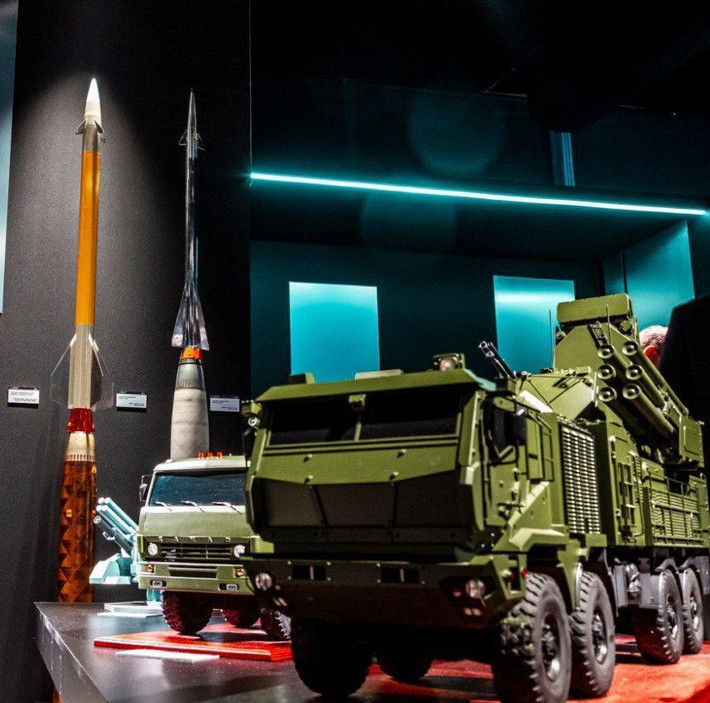 Theo bộ phận báo chí của tập đoàn nhà nước Rostec, đợt chuyển giao này đánh dấu một cột mốc quan trọng trong việc hiện đại hóa mạng lưới phòng không tầm ngắn của Nga. Ảnh: Rostec
