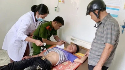 Thiếu niên nhảy cầu đã tự bơi vào bờ, sức khỏe ổn định
