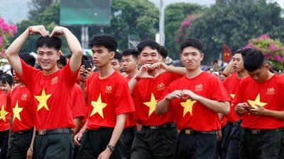 5.000 cán bộ, chiến sĩ, nhân dân Gia Lai tham gia “Cùng Việt Nam tiến bước”