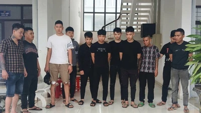 Triệu tập nhóm đối tượng sử dụng hung khí gây náo loạn đêm khuya ở Gia Lai