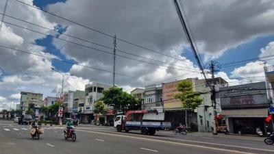 TP. Pleiku phân luồng giao thông tại ngã ba Tô Vĩnh Diện-Phạm Văn Đồng