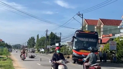 Va chạm với xe khách giường nằm ở Gia Lai, hai vợ chồng đi xe máy tử vong