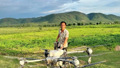 Gia Lai khen thưởng người dùng drone cứu hai cháu nhỏ giữa dòng lũ