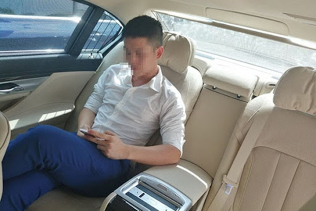Khách ngồi ghế sau không thắt dây an toàn có thể bị phạt tới 1 triệu đồng. 4-6838.jpg