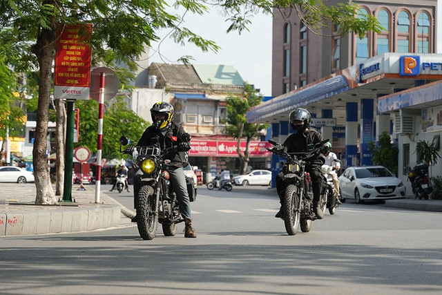 Yamaha PG-1 ghi đông rộng, giúp dễ dàng kiểm soát tay lái. 5.jpg