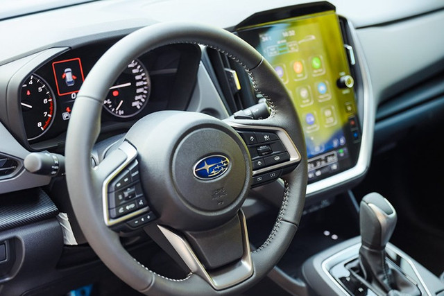 Được nhập khẩu nguyên chiếc từ Nhật Bản nên Subaru Crosstrek tại Việt Nam sở hữu giá niêm yết không mấy dễ chịu, từ 1,098 - 1,268 tỷ đồng. 3-240.jpg