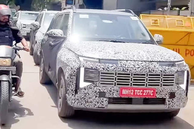 Phiên bản thử nghiệm Hyundai Venue thế hệ mới cho thấy thiết kế tuân thủ theo ngôn ngữ đang được hãng áp dụng cho dải SUV hiện tại. 1-7474.jpg