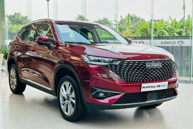 Một số đại lý đang chào bán Haval H6 HEV VIN 2023 với mức giá 740 triệu đồng, tương đương mức giảm 246 triệu đồng so với giá niêm yết. 4-589.jpg