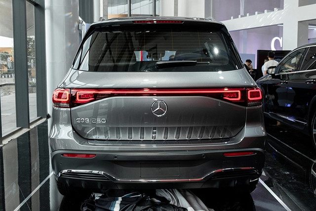 Tại Việt Nam, Mercedes-Benz EQB hiện đang được phân phối chính hãng và mới có thêm phiên bản nâng cấp vào hồi tháng 9/2025. 3-7661.jpg
