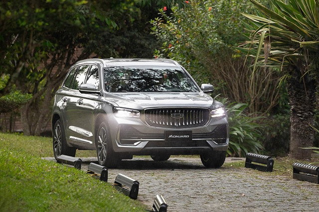 Geely Monjaro: Thuộc nhóm SUV/crossover cỡ trung, mẫu xe này có kích thước nhỉnh hơn Mazda CX-5 hay Ford Territory nhưng nhỏ hơn Hyundai SantaFe hoặc KIA Sorento. 3-44.jpg