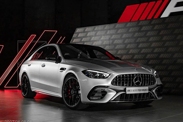 Mercedes-AMG vừa thay CEO khi doanh số lao dốc, C63 gây tranh cãi, AMG One bị triệu hồi. CEO mới sẽ phải cân bằng giữa động cơ truyền thống và điện. 2-1604.jpg