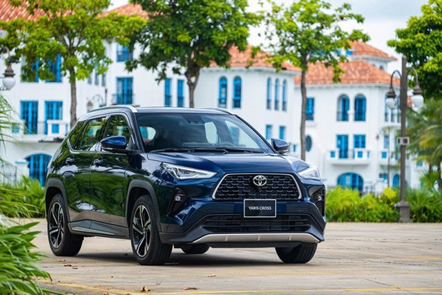 Khách mua xe Toyota Yaris Cross thời điểm này sẽ tiết kiệm được khoản tiền từ 33-38 triệu đồng nhờ được hãng xe hỗ trợ 50% lệ phí trước bạ. 5-3472.jpg