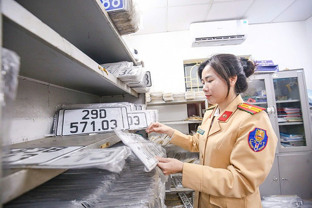 Phí đăng ký xe giảm 30%, thời gian cấp giấy phép chỉ 4,5 ngày. 2-306.jpg