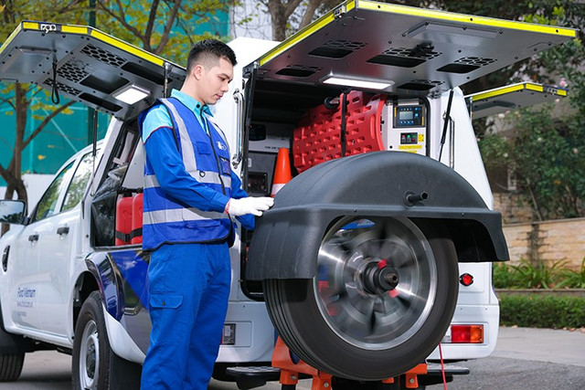 Từ khảo sát người dùng, Ford nhận thấy nhu cầu sử dụng Dịch vụ Lưu động 4 giờ ngày càng tăng cao, đặc biệt trong bối cảnh khách hàng ngày càng đòi hỏi khắt khe hơn đối với dịch vụ bảo dưỡng. 3-4664.jpg