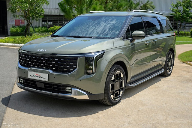 Khách mua Kia Carnival 2024 đang được ưu đãi từ 100 đến 110 triệu đồng, tùy phiên bản và từng đại lý. 2-4141.jpg