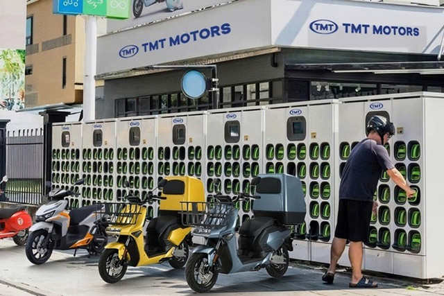 Người dùng có thể chọn thuê pin với giá 200.000 đồng/tháng và trả thêm phí 9.000 đồng mỗi lần đổi pin tại trạm. 3-4020.jpg
