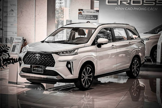 Trong tháng 8, Toyota Veloz Cross bán được 639 xe, giảm gần 21%. 4-8270.jpg
