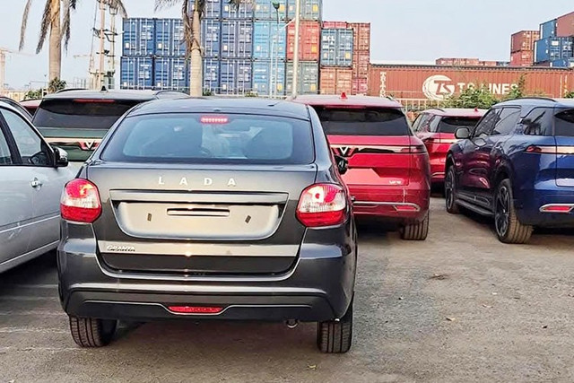 Ngay sau khi những hình ảnh về lô xe Lada cập cảng Việt Nam được đăng tải đã thu hút sự quan tâm của cộng đồng. 3.jpg