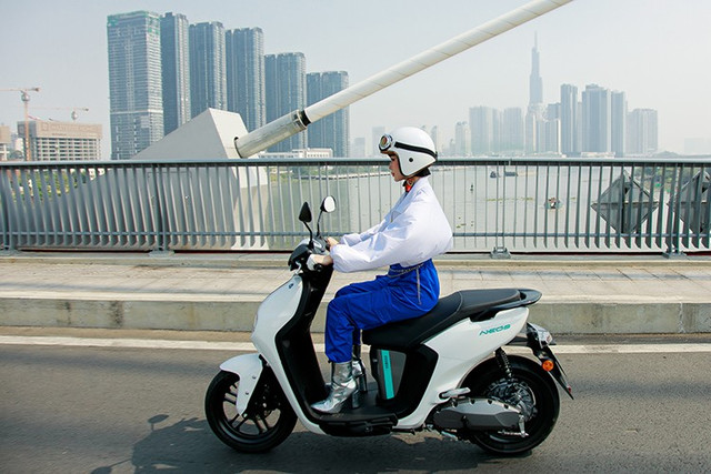 Nhiệt độ cao khiến pin dễ bị phồng, giảm dung lượng hoặc hư hỏng. 5-9844.jpg