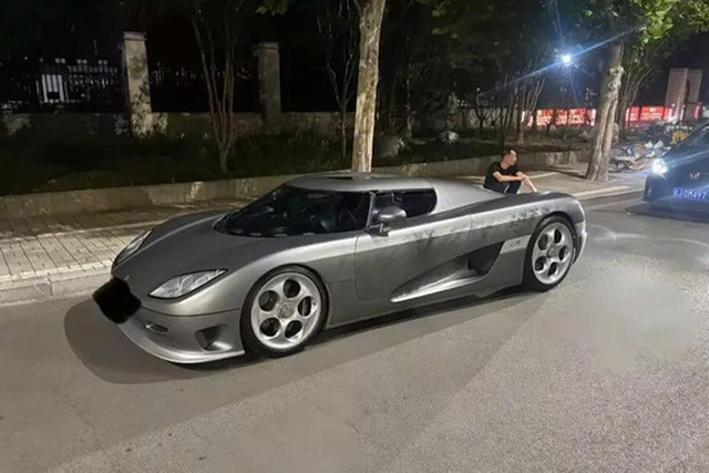 Được biết, chiếc siêu xe Koenigsegg CCR này cũng chính là chiếc xe Koenigsegg thứ 16 được sản xuất, xe mang số khung 7016. 2-1294.jpg