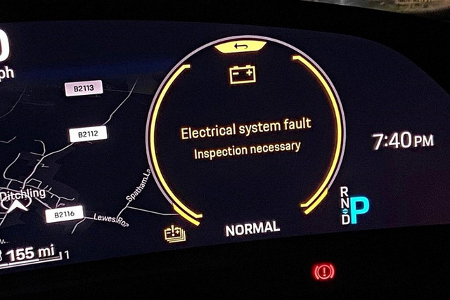 Thông báo "Electrical system fault - Inspection necessary" trên Taycan. 1-9436.jpg