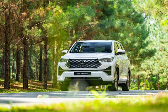Toyota Innova Cross dẫn đầu phân khúc ôtô hybrid tại Việt Nam. 2.jpg