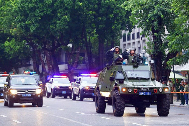 Chương trình "Ngày hội vì Thủ đô bình yên" sẽ diễn ra sáng 10/8, với điểm nhấn là phần duyệt đội ngũ và diễu hành quần chúng có sự tham gia của gần 3.000 người, 245 xe cơ giới chuyên dụng thuộc các lực lượng nghiệp vụ Công an Thủ đô. 2-6640.jpg