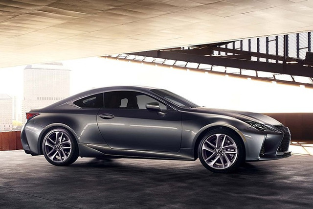 Tình hình của mẫu coupe hạng sang Lexus RC có phần phức tạp hơn. Rất có thể mẫu xe này sẽ không có người kế nhiệm trực tiếp. 2-1070.jpg