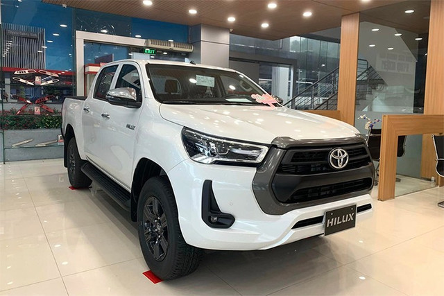 Doanh số tích lũy trong 6 tháng đầu năm nay của Toyota Hilux cũng đứng thứ 3 trong phân khúc, đạt 1.401 xe. 4-915.jpg