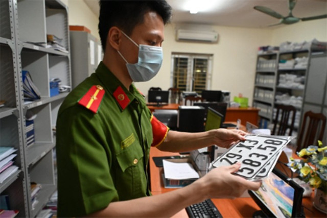 Theo hướng dẫn mới từ Bộ Công an, các cá nhân và tổ chức không còn bị ràng buộc phải đăng ký xe tại một địa điểm cố định. 2-4088.jpg