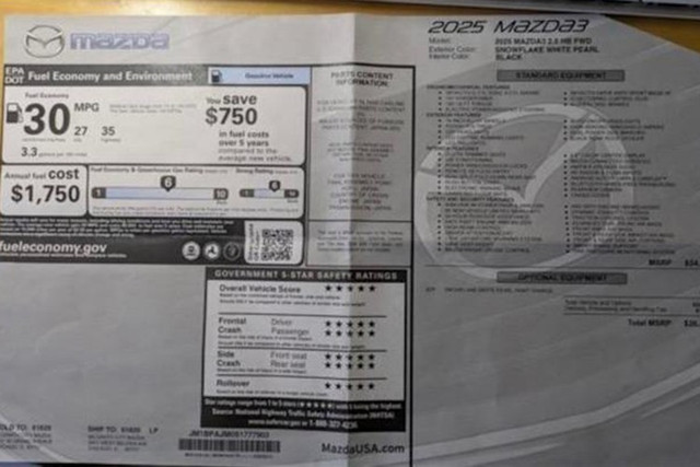 Kyle Johanson cho biết sau khi mua một chiếc Mazda3 2025, anh phát hiện chỉ có 6 loa thay vì 8 như thông tin ghi trên tem xe. 2.jpg