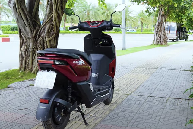 ICON e: thuộc phân khúc xe máy điện dưới 4 kW theo quy định hiện hành, người từ 16 tuổi trở lên có thể điều khiển mà không cần bằng lái. 10-4.jpg