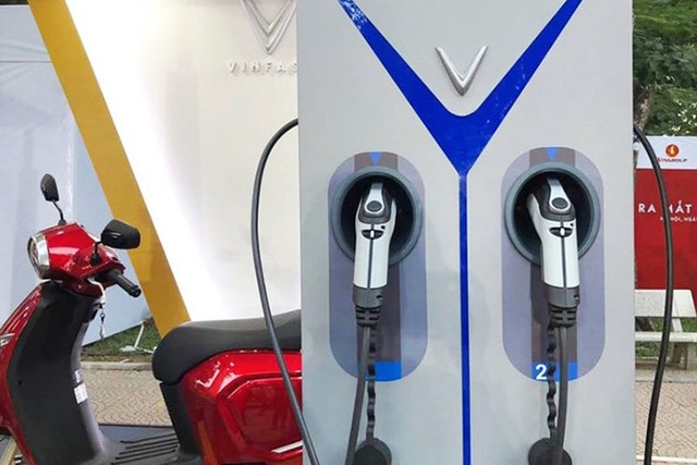 Xe máy điện đang ngày càng phổ biến, việc lựa chọn sử dụng pin, phụ tùng và bộ sạc chính hãng là giải pháp tối ưu để đảm bảo an toàn. 4-8477.jpg