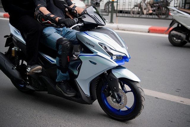 Về động cơ, mẫu xe tay ga Yamaha NVX 2025 vẫn sử dụng máy Blue Core 155cc, làm mát bằng dung dịch, tích hợp công nghệ VVA. 2-6706.jpg