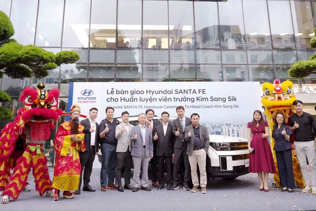 HLV Kim Sang-sik là một người có nhiều đóng góp nổi bật trong sự phát triển bóng đá khu vực, cả ở cấp câu lạc bộ lẫn đội tuyển quốc gia. 3-7937.jpg