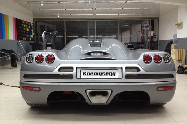 Siêu xe Koenigsegg CCR được trang bị khối động cơ V8, dung tích 4.7 lít sản sinh ra công suất tối đa 806 mã lực. 4-9556.jpg