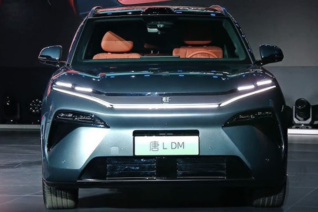 Tại thị trường Trung Quốc, BYD Han L có giá dao động từ 209.800 - 279.800 nhân dân tệ (tương đương khoảng 764 triệu - 1,01 tỷ đồng). 1-9346.jpg