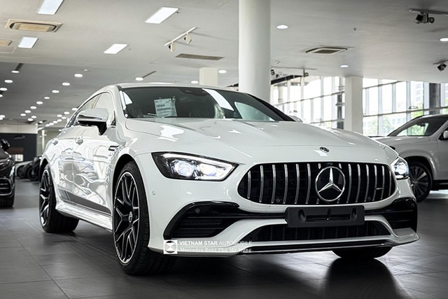 Mercedes Benz Việt Nam đang giảm giá cho mẫu xe hiệu suất cao AMG GT 53 4Matic+ xuất xưởng năm 2022 tồn kho cả tỷ đồng. 1-6654.jpg