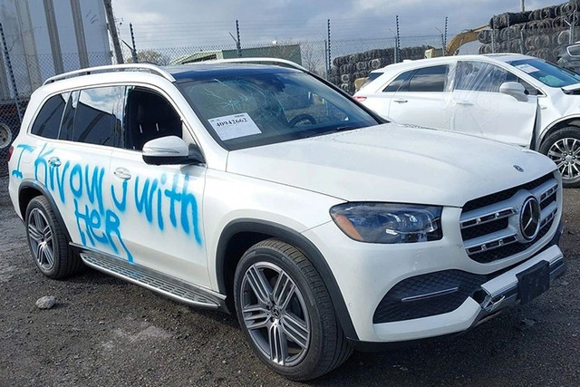 Xe Mercedes-Benz GLS 450 bị "đánh ghen" được rao bán đấu giá. 1.jpg