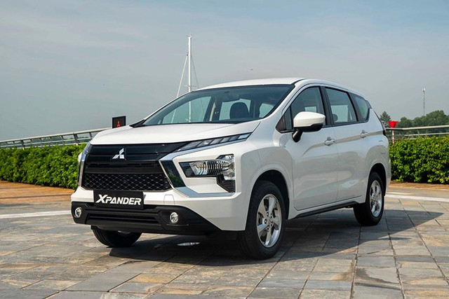 Toyota Veloz Cross là mẫu xe kiên trì bám đuổi Xpander nhất với các chương trình giảm giá hấp dẫn. 3-9925.jpg
