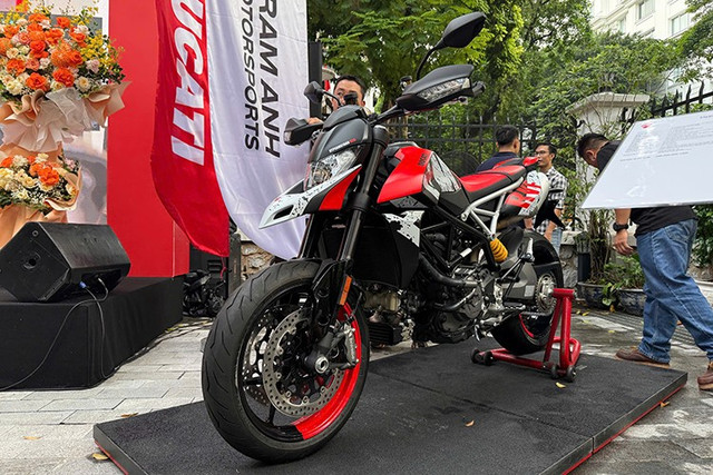 Đây là cột mốc đánh dấu sự tái gắn kết của Ducati với thị trường miền Bắc, dưới sự dẫn dắt của đội ngũ lãnh đạo mới mà bà gọi là “Thế hệ F2”. 4-9477.jpg