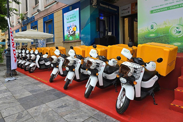 Thông qua dự án chuyển đổi xe giao hàng sang xe điện, HVN và Tổng Công ty Bưu điện Việt Nam đã thể hiện bước tiến rõ rệt trong chiến lược phát triển bền vững. 2-8348.jpg